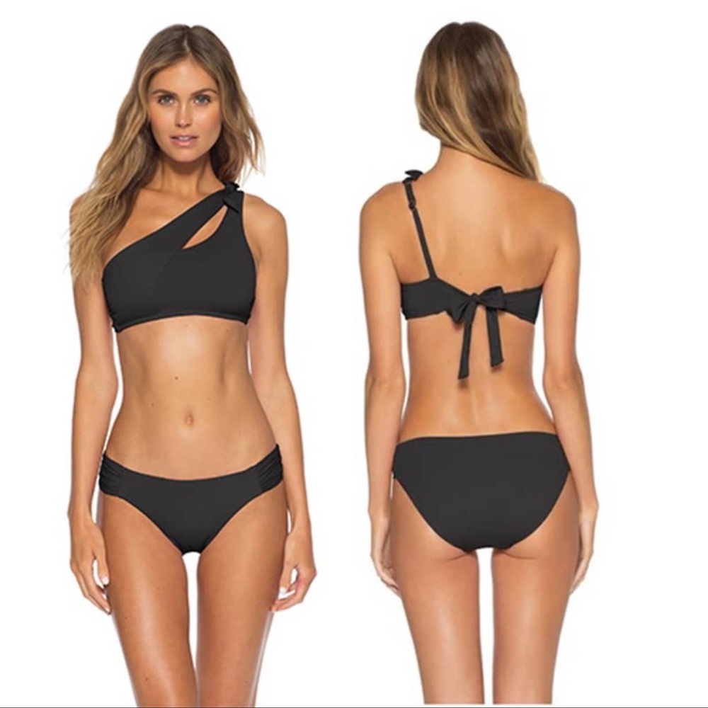 Becca Sadie Asymmetrical Women's Top Code Black Size: Large NWT